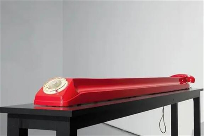 世界上最长的电话 加长版复古电话机(长达两米)
