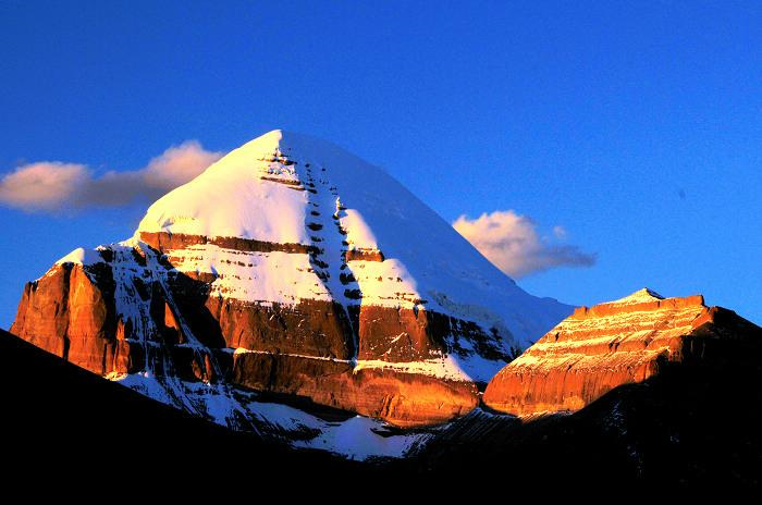 出现在西藏地区的巨型金字塔 悠久的历史（冈仁波齐峰）