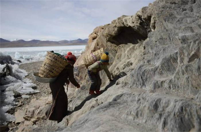 海拔最高的村庄 为啥人们不搬走？（西藏村庄）