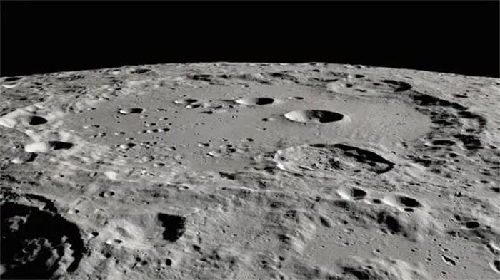 月球背面出现了万亿吨异物 月球背面的秘密（难以定义）