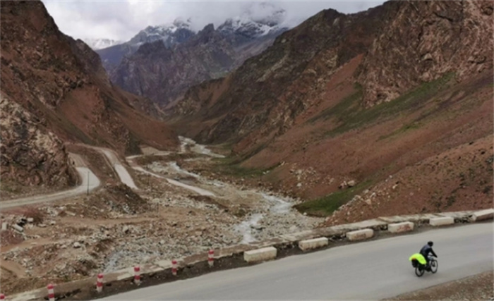 新藏线上旅游 为啥不能用废弃厕所？（路途危险）