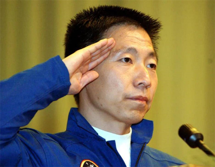 十多年前杨利伟曾在外太空听到神秘敲击声（正常现象）