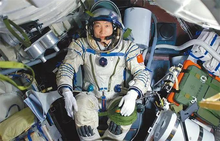 十多年前杨利伟曾在外太空听到神秘敲击声（正常现象）
