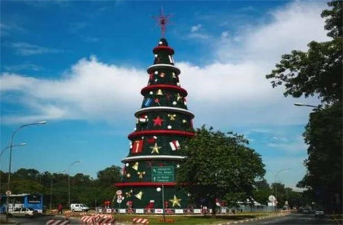 世界上最大的人工圣诞树 巴西圣诞树打破记录(高85米)