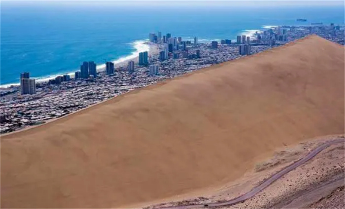 400年没有下雨的城市 海洋和沙漠共存（奇怪城市）