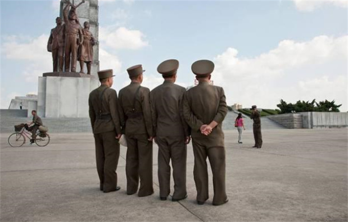 朝鲜当兵的男人那么抢手 为啥女孩子很愁嫁（朝鲜女兵）
