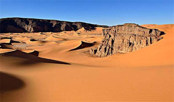 撒哈拉沙漠的最底部有多深 那里有什么？（岩石层）