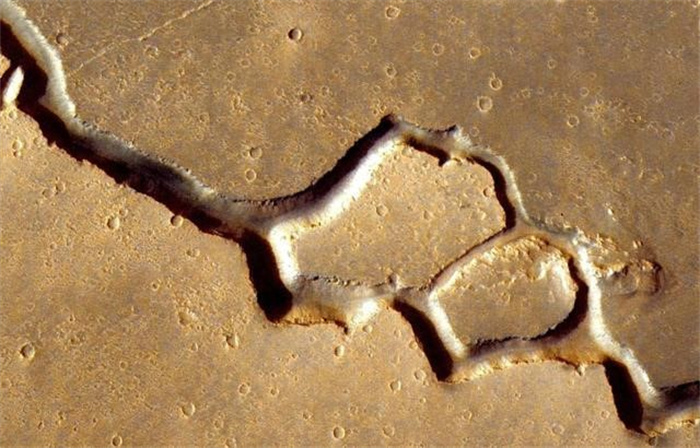 40亿年前水曾遍及火星表面