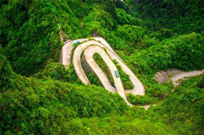 中国最意外的盘山公路：因经费不足绕了68道弯，却美得脱俗