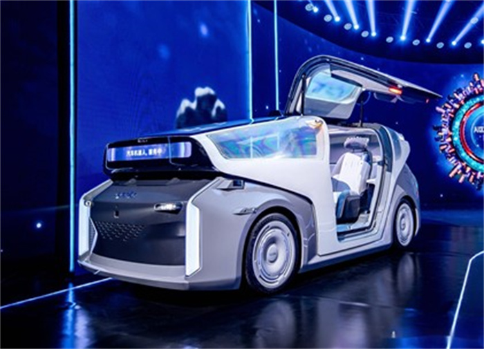 充电机器人冲出黑马 驶向新能源蓝海 更驶向无人驾驶未来