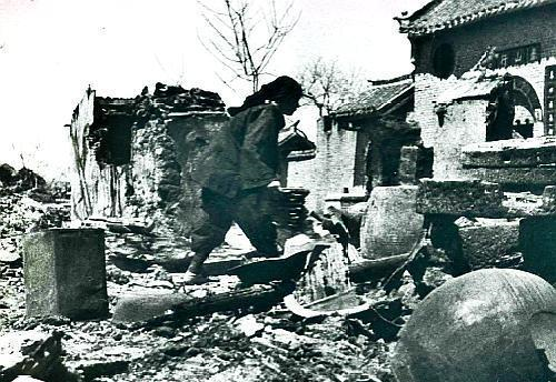 老照片：抗战时期的百姓生活与街市，有的家毁人亡，有的生活平静