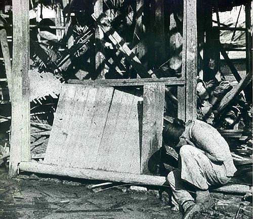 老照片：抗战时期的百姓生活与街市，有的家毁人亡，有的生活平静