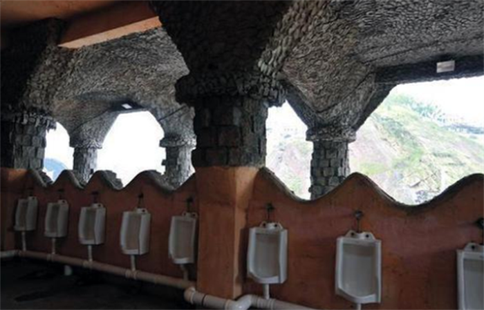 世界上最大的厕所 占地面积高于3000㎡（超大厕所）