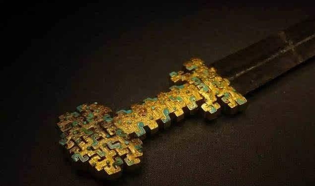 工地发现明代古墓，考古后发现还有战国墓，挖出了6斤黄金宝剑