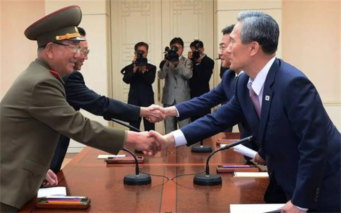 朝鲜人戴的帽子又高又大 为啥他们这么喜欢（朝鲜帽子）