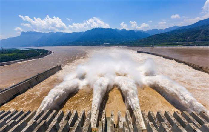 世界上最大的水电站 来自于中国（三峡水电站）