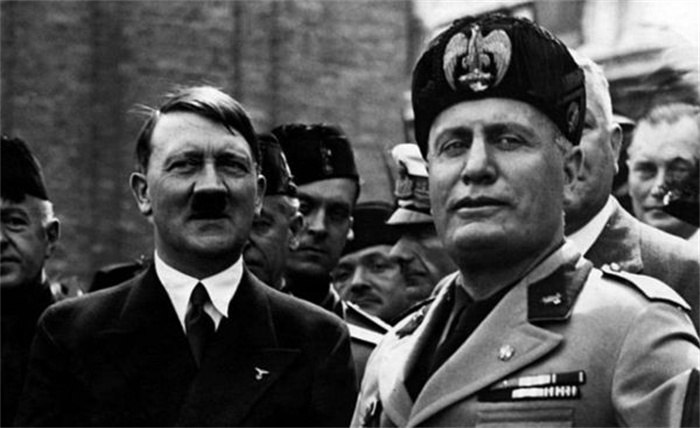 希特勒为何与墨索里尼结盟   到处给他擦屁股  原来他俩还有这关