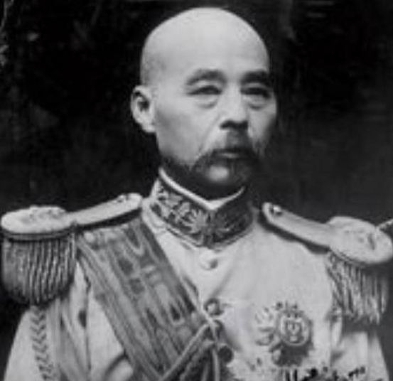 禁卫军创建于1908年，冯国璋是如何处置清朝灭亡后的禁卫军？