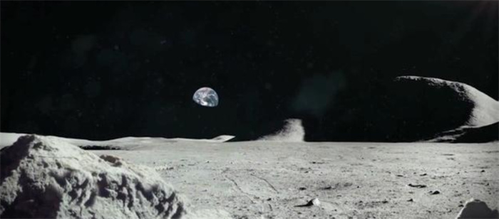 当阿波罗11号登陆月球时  陨石坑边缘挤满了UFO静静地注视他们