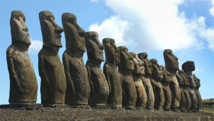 神秘的复活节岛：1000多尊巨石像 真是外星文明的遗迹吗