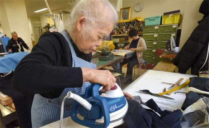 日本超过百万的啃老族 靠着父母生活（日本啃老族）