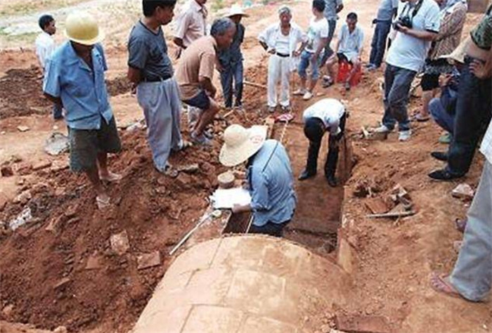村民发现500年前古棺尸身未腐 文物局回应道 无考古价值