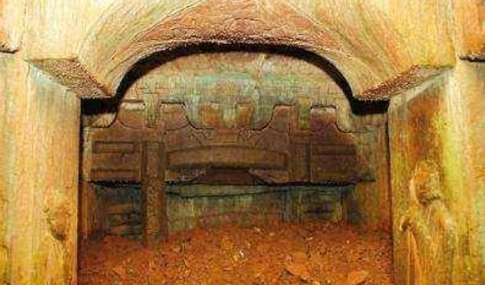 一座古墓的棺椁上写着：开者即死，考古人员冒险打开，结果很意外