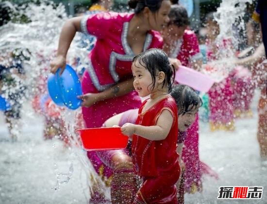 傣族最隆重的节日，泼水节(代表傣族的新年/少数民族)