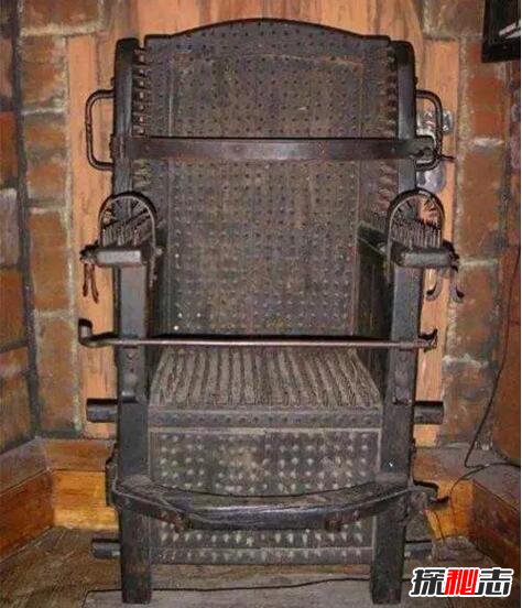 欧洲酷刑女巫的椅子 将人赤裸裸用钉子钉在椅子上