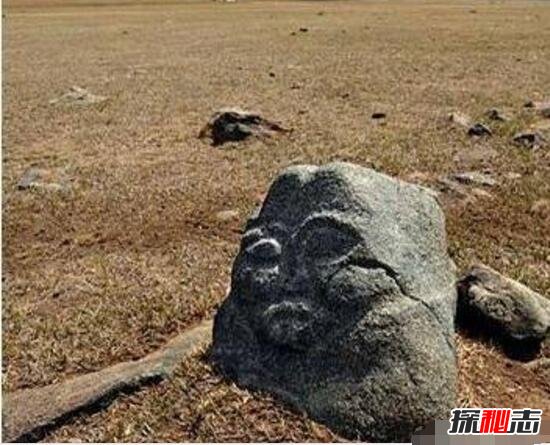 新疆天山巨型脸谱之谜，疑似萨满教的祭祀遗址(巨石人像)