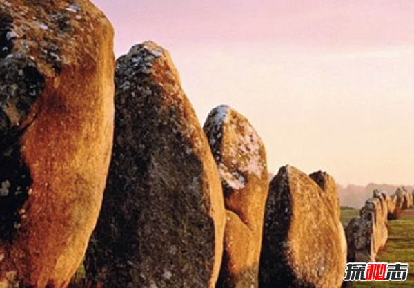 世界十大历史未解之谜,复活岛巨石雕像原来全是遗骸