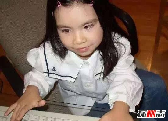 美国最聪明华裔女孩邹奇奇，7岁出书15岁哈佛演讲(视频)
