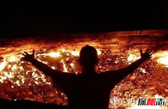 乌兹别克斯坦地狱之门 巨坑燃烧40年（聚有大量天然气）