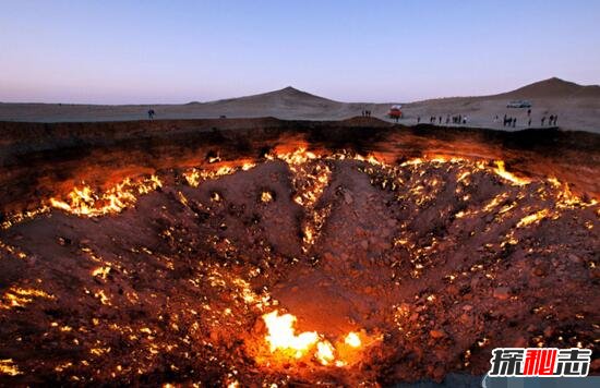 乌兹别克斯坦地狱之门 巨坑燃烧40年（聚有大量天然气）