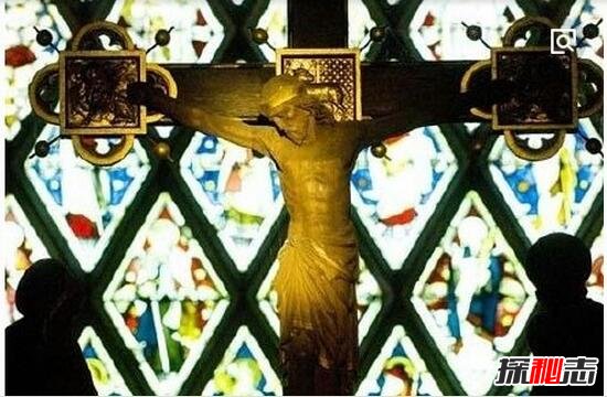 罕见耶稣神像映日奇观 英国教堂每年春秋分耶稣显灵