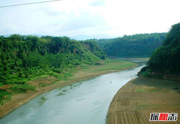 世界上污染最严重的河流：芝塔龙河(居民不喝水做饭)