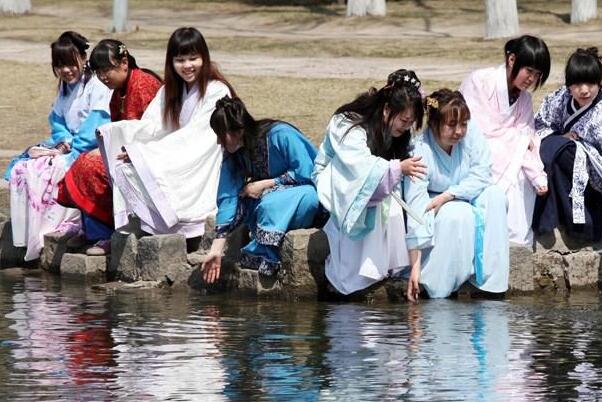 上巳节的风俗是什么：祭祀、春浴、踏青，农历三月初三