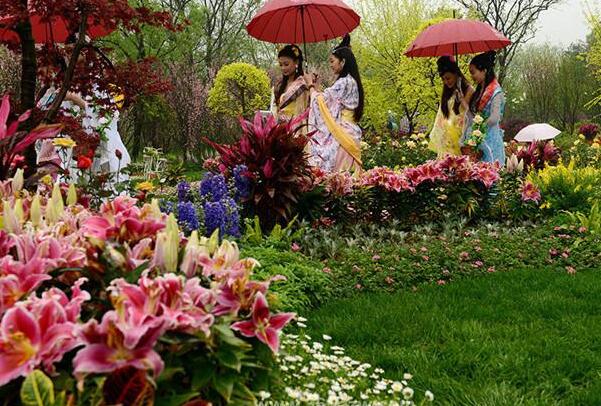 花朝节的由来和风俗：纪念百花的生日，郊外游览赏花
