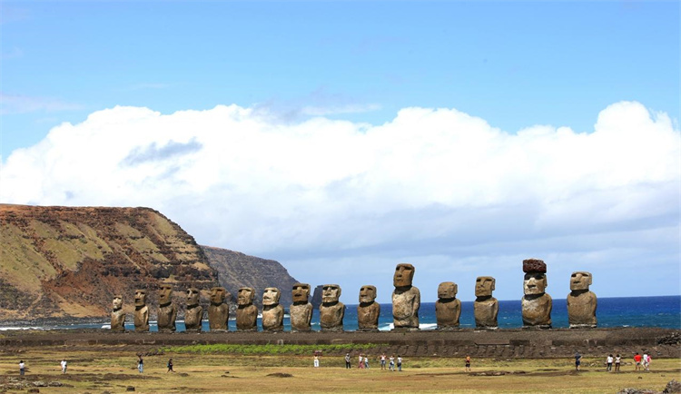 复活节岛上出现的1000多尊巨型石像 是否和外星文明有关