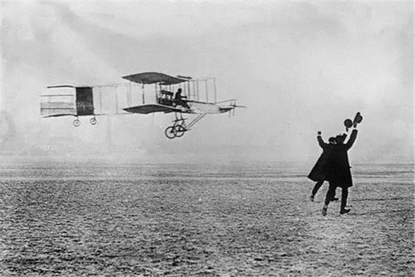 飞机发明者是谁 飞机发明经历了哪些过程（莱特兄弟）