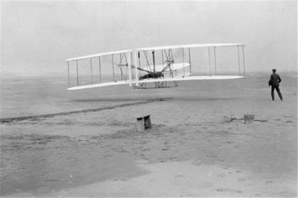 飞机发明者是谁 飞机发明经历了哪些过程（莱特兄弟）