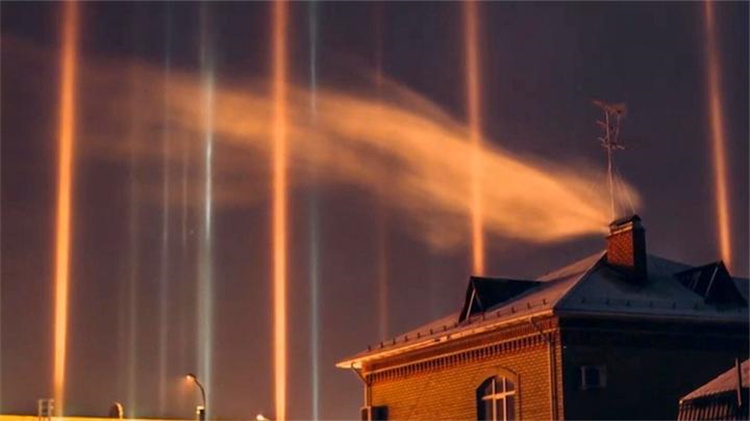 出现在韩国济州岛空中的不明光柱 是外星人降临地球的信号吗？