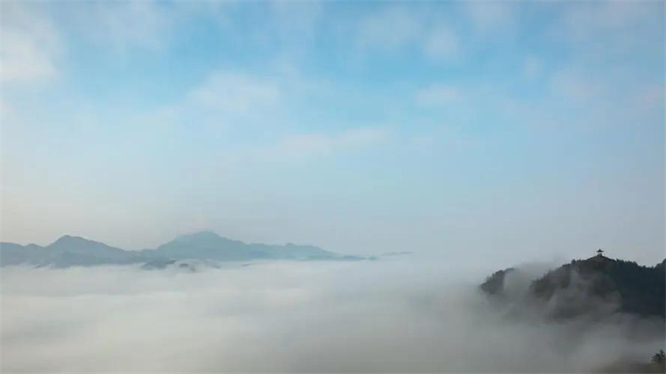 美国的卫星意外拍摄到了奇特场景 印度的上空被浓雾包裹着