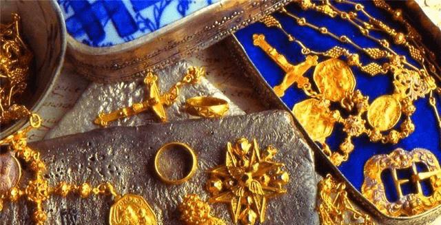 据说在耶和华神庙下 隐藏着数不胜数的金银珠宝 价值连城