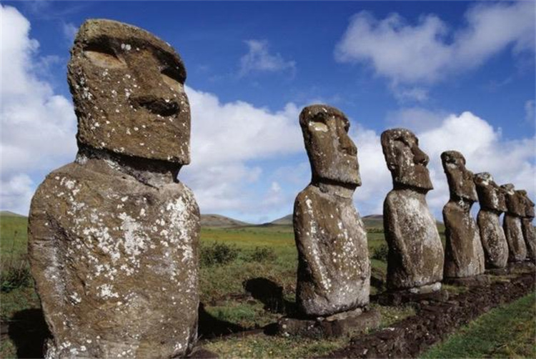 出现在复活节岛上的巨人石像 它们究竟是从何而来