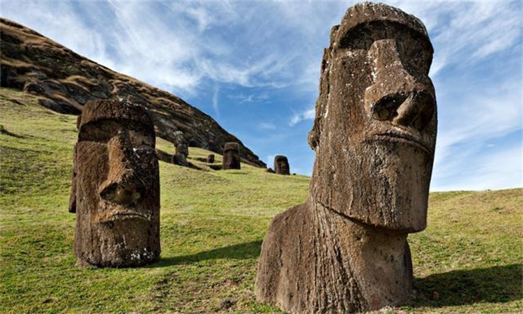 在复活岛建造神秘巨人石像的人 据说被全部灭族了（确有其事）