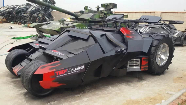 世界上最奇特的汽车：蝙蝠战车，耗时5个月打造(炫酷非凡)