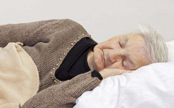 老人总是爱睡觉正常吗?老人嗜睡是身体出问题了吗