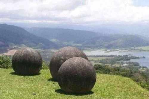 出现在地球上的巨型石球 究竟是什么人建造的（无从考究）
