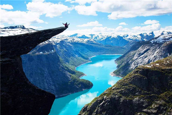 世界上最吓人的景点是什么 在挪威布道石景点有什么惨案